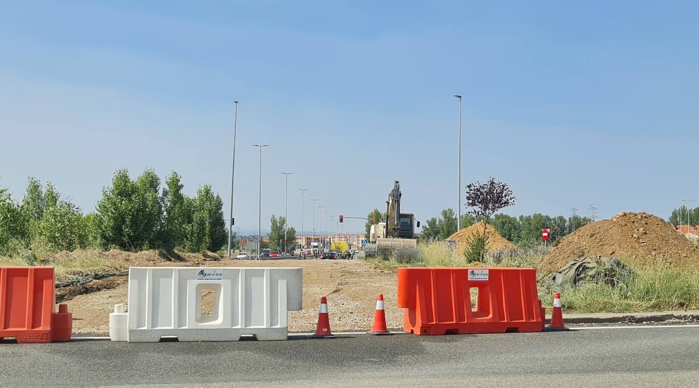 Obras en la rotonda del Hospital de León