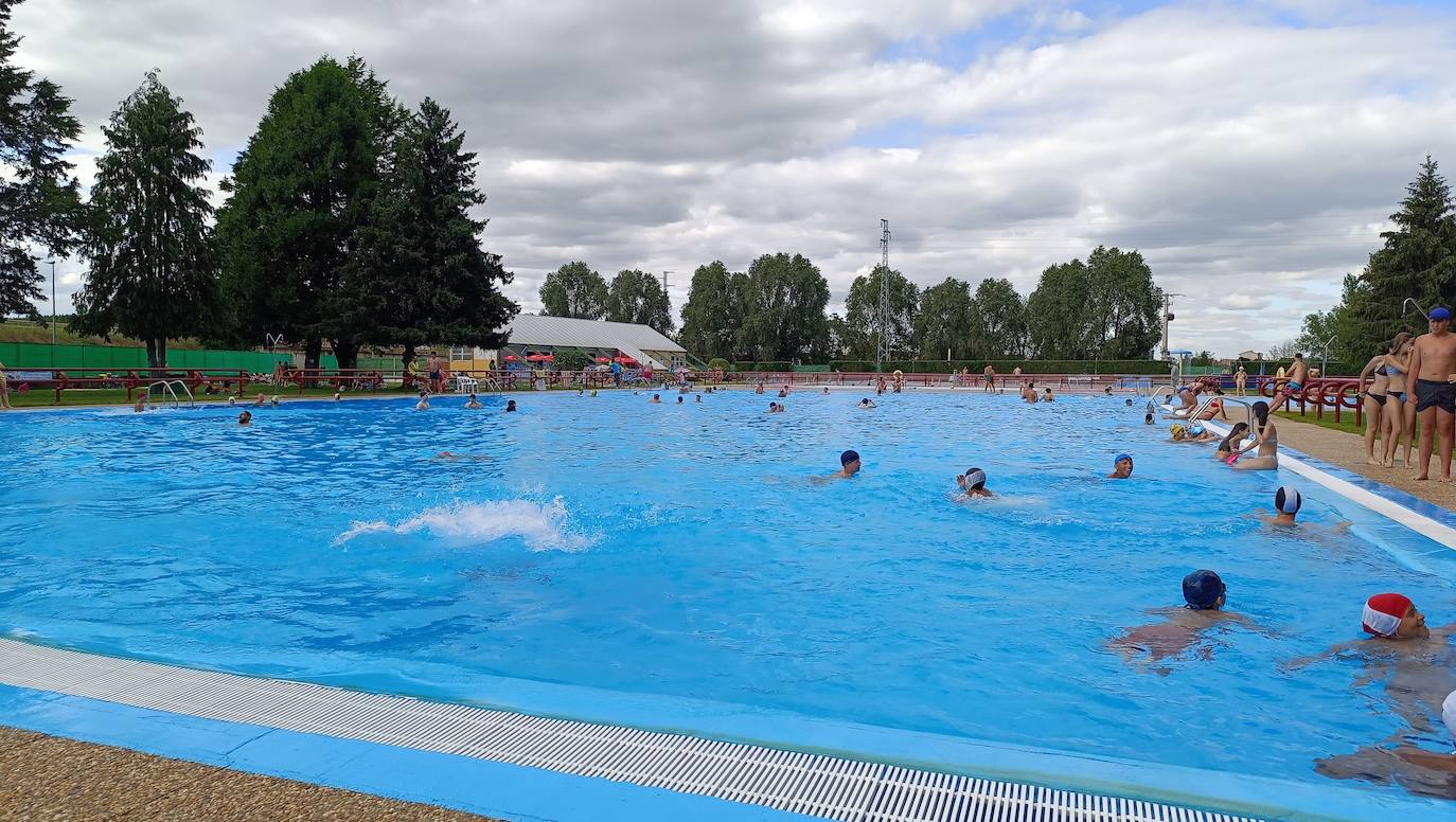 Un chapuzón en las Piscinas de La Bañeza