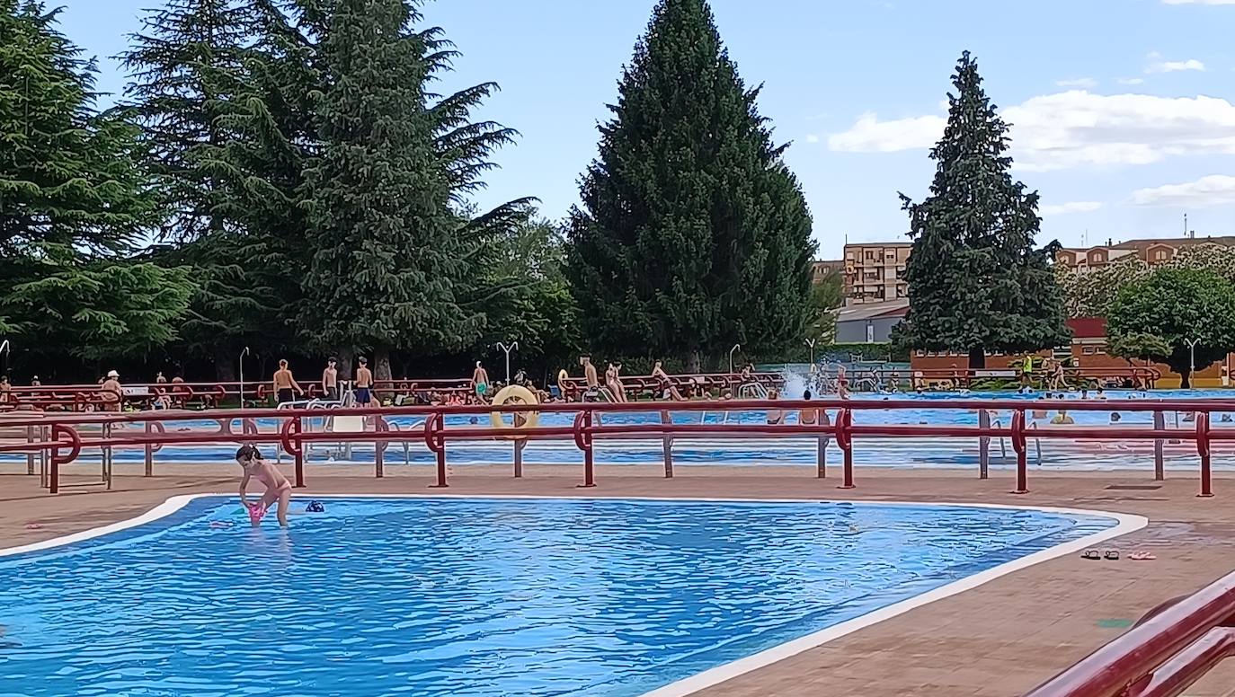 Un chapuzón en las Piscinas de La Bañeza