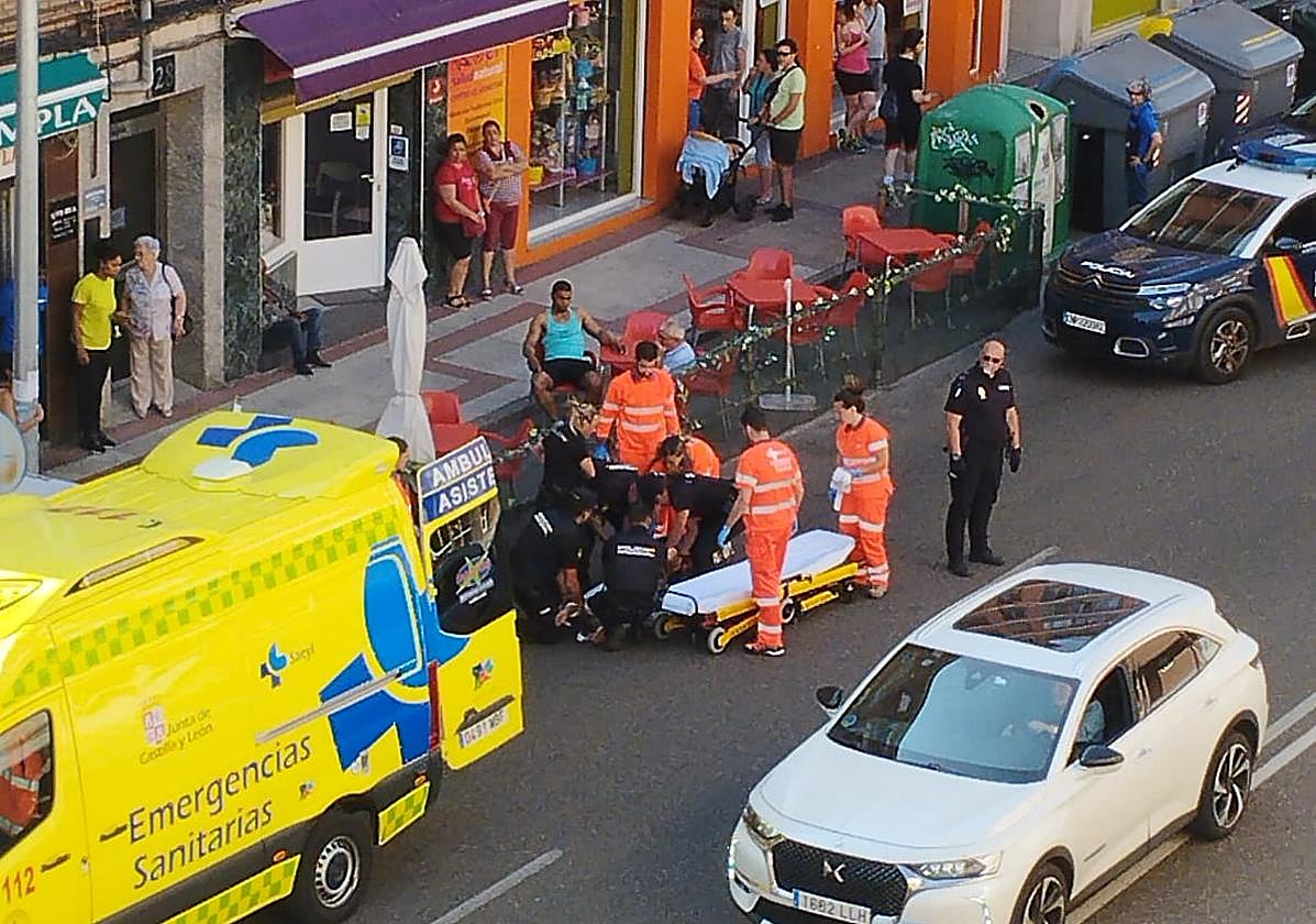 Asistencia de Policía Nacional y ambulancia en el lugar de los hechos.