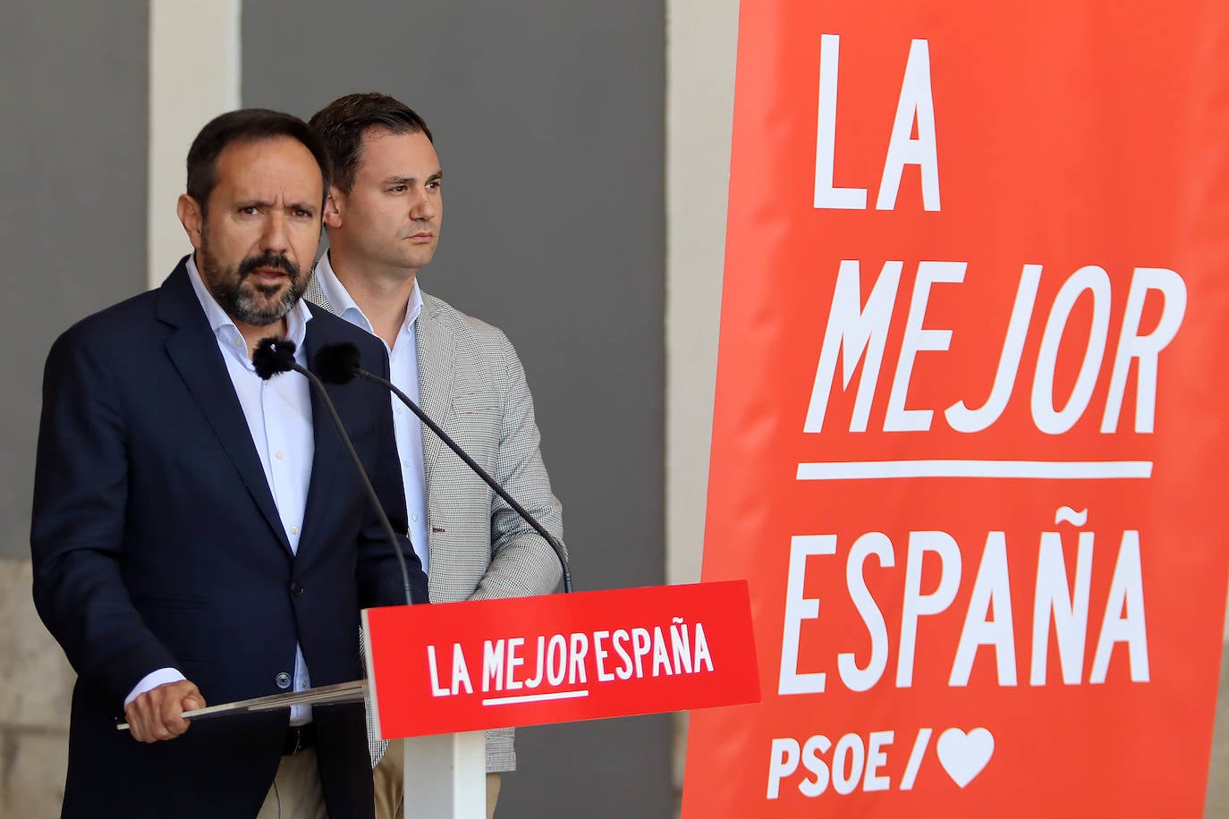 El portavoz de Transportes en el Congreso visita León