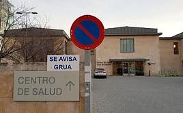 Imagen exterior del centro de salud de Eras de Renueva 'Antonio Gutiérrez', en León capital.