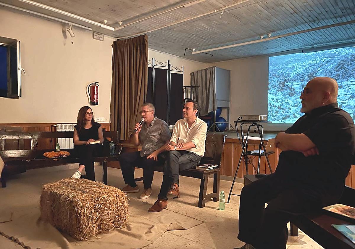 Contará con filandones abiertos al público el viernes y el sábado con escritores, periodistas y personas de la zona. También con una actividad para niños y niñas el domingo.