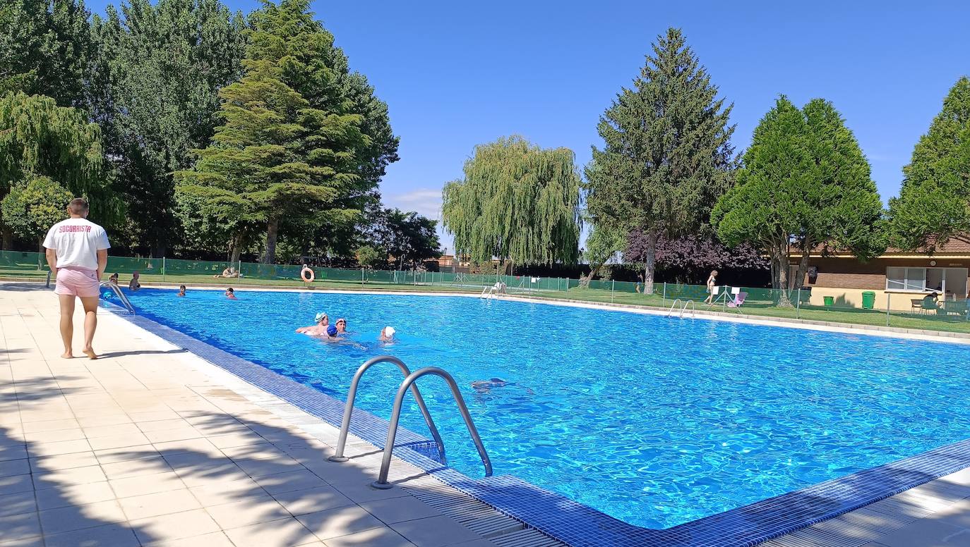 El remedio contra el calor está en las piscinas de Laguna de Negrillos