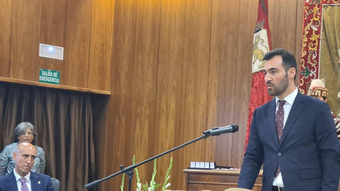 David Fernández (PP) jura su cargo como concejal.