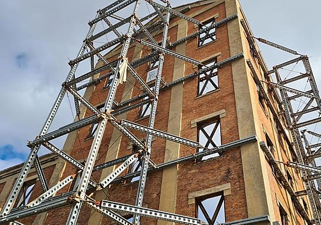 La envolvente sigue sin estar lista en el Palacio de Congresos de León.