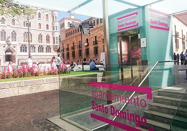 El aparcamiento de Santo Domingo en su entrada por San Marcelo.