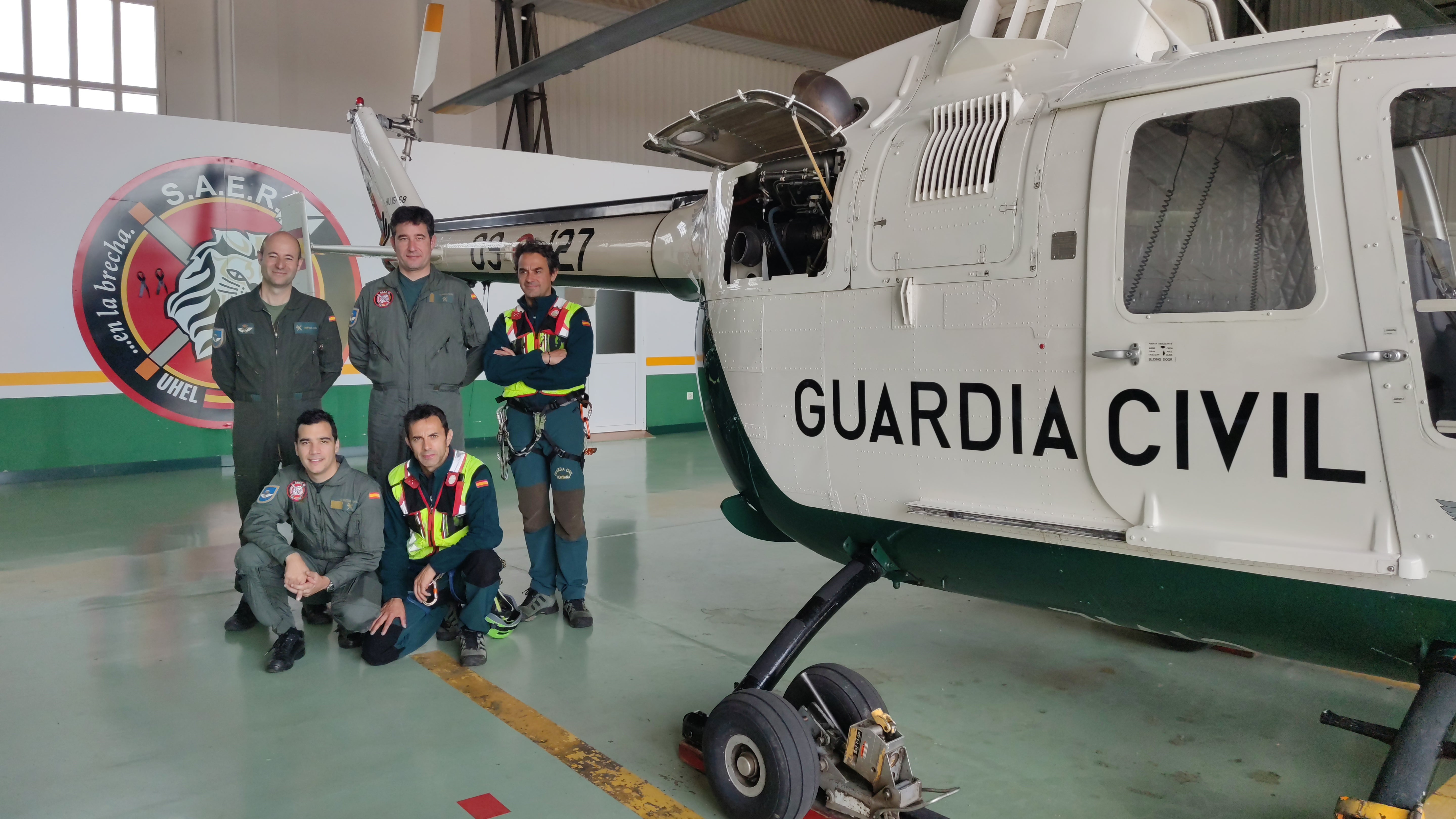 Pilotos, mecánico y miembros del Greim forman un perfecto engranaje.