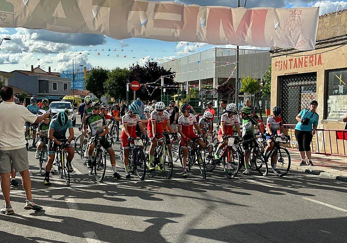 Carrera ciclista en el barrio de Pinilla.