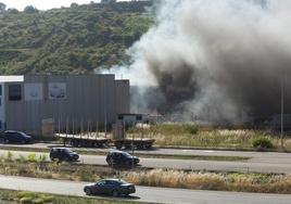 El fuego calcinó la fábrica la tarde del pasado viernes.