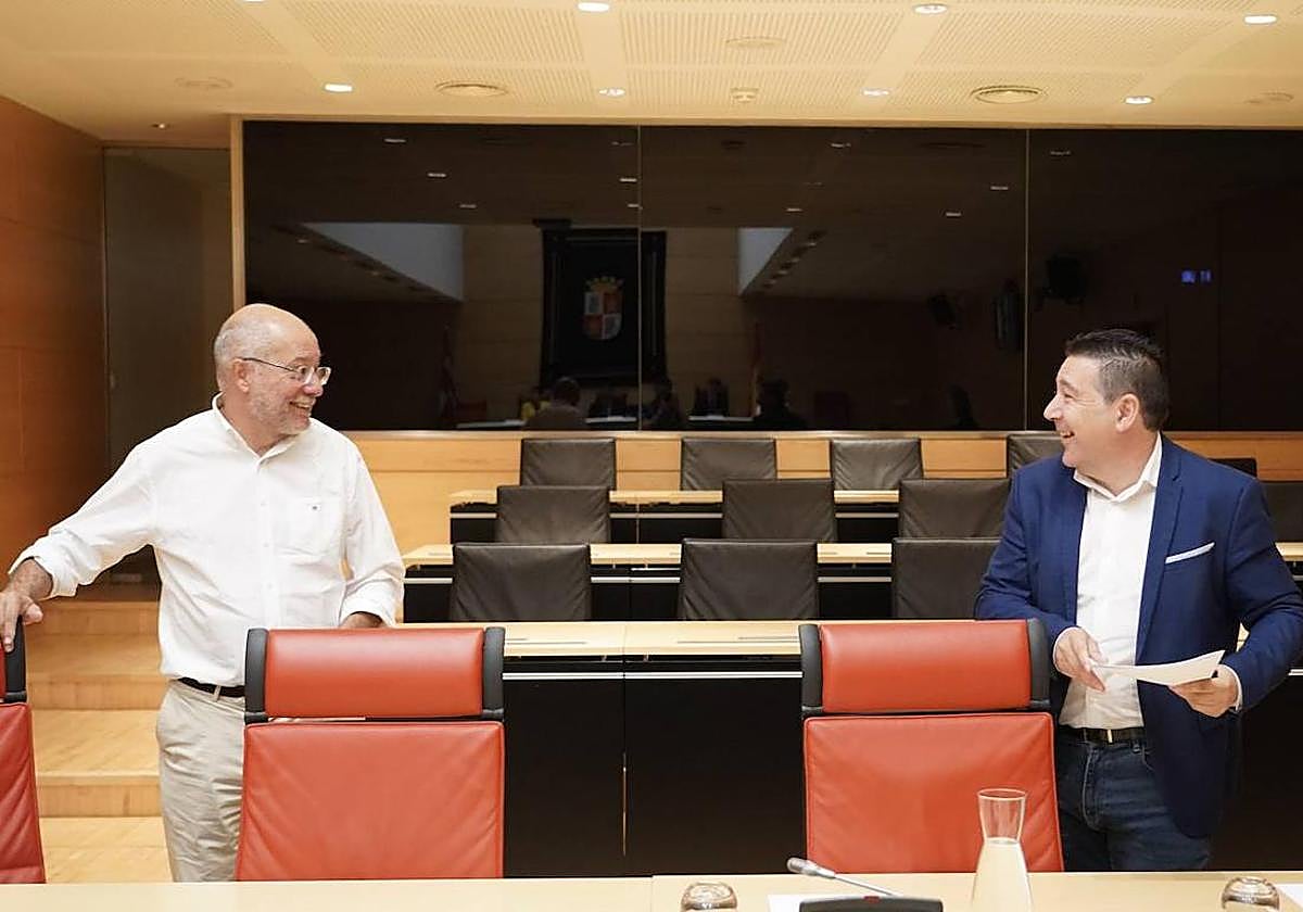 Francisco Igea (Cs) y Luis Mariano Santos (UPL) en una imagen de archivo.