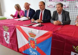 La Unión del Pueblo Leonés presenta en Ponferrada su candidatura al Congreso encabezada por Miguel Ángel Díez (2D), y el del Senado Javier Callado (C)