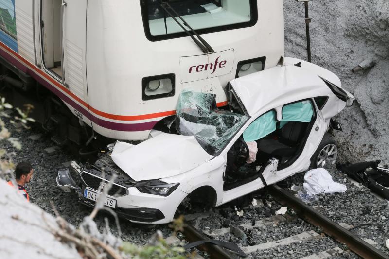 Un tren arrolla un turismo en Lugo