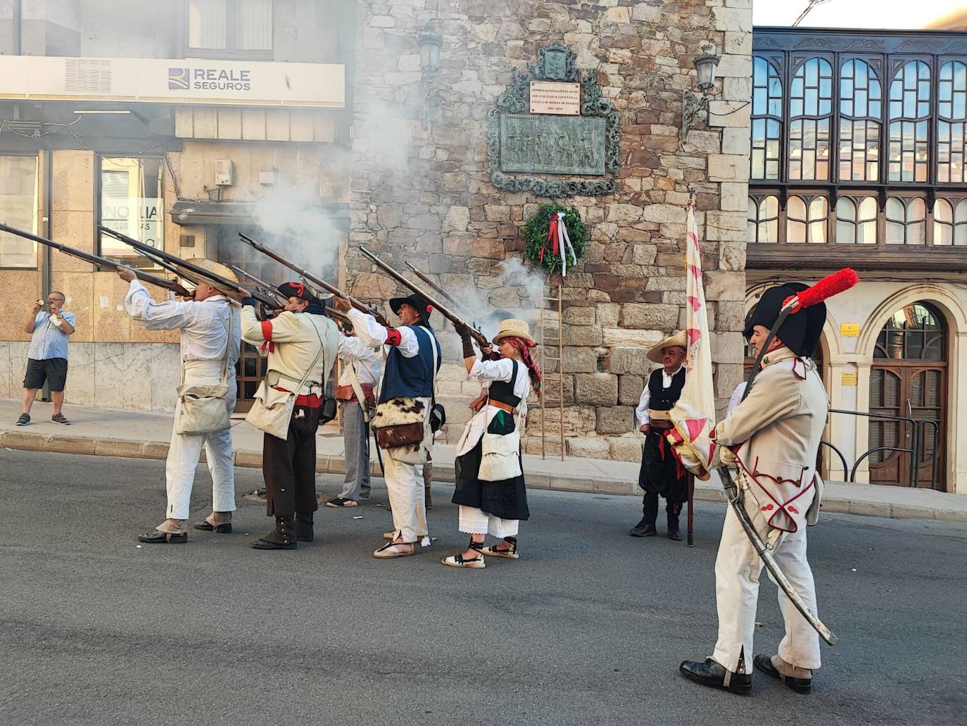 Voluntarios de León conmemora los 115 años de la batalla de Medina de Rioseco