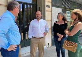 El vicesecretario de Coordinación Autonómica y Local del PP, Pedro Rollán, junto a la candidatura popular al Congreso y al Senado.