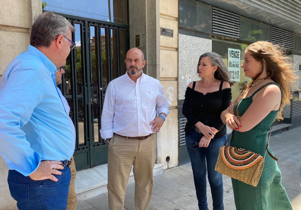 El vicesecretario de Coordinación Autonómica y Local del PP, Pedro Rollán, junto a la candidatura popular al Congreso y al Senado.