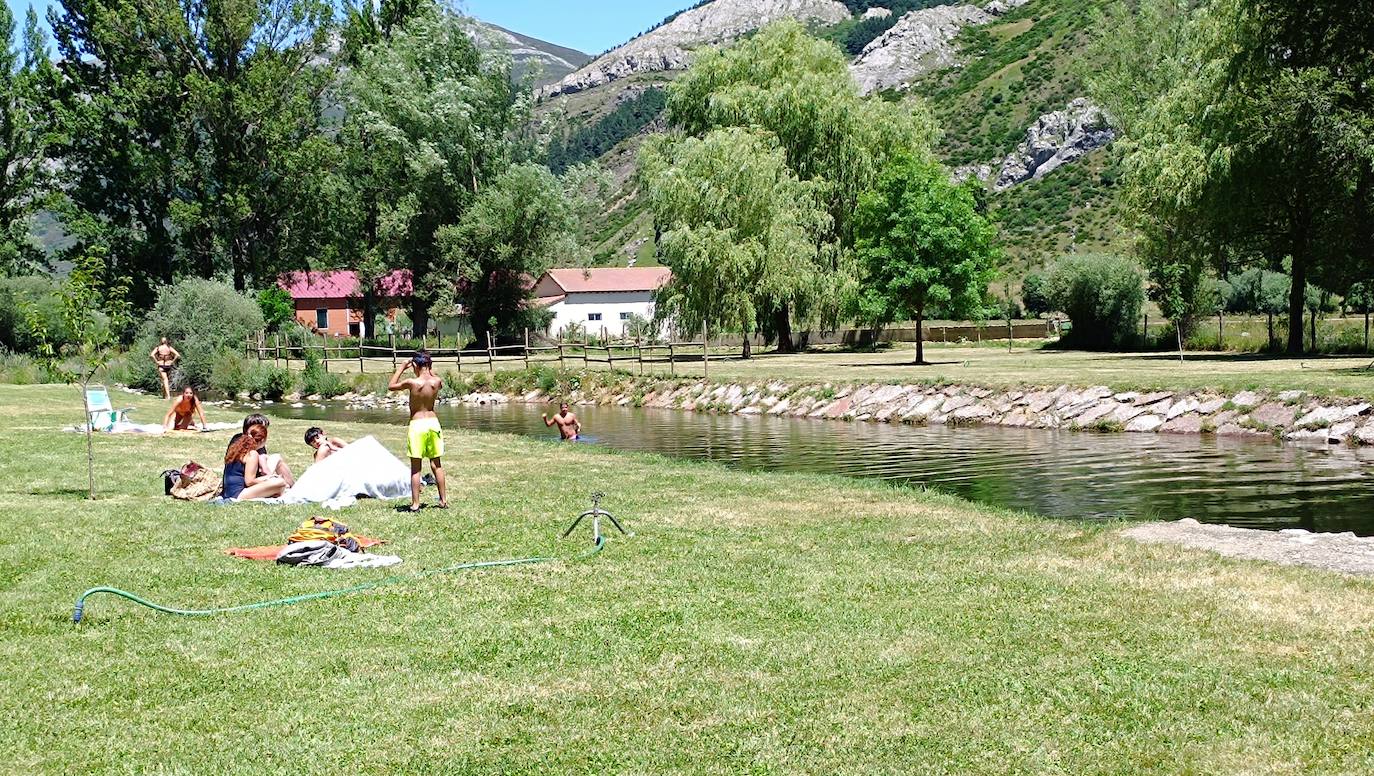 Playa fluvial de Valdelugueros