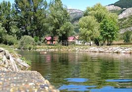 Playa fluvial de Valdelugueros