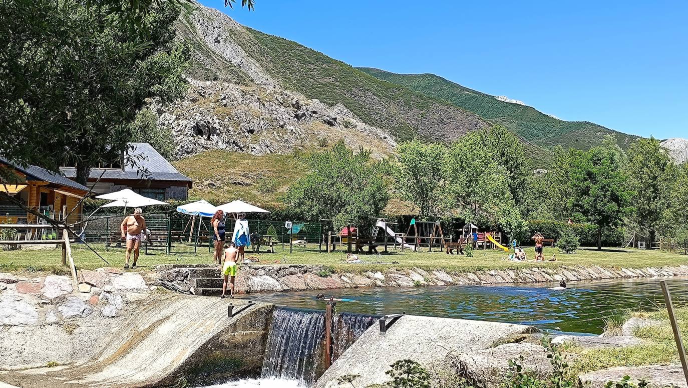 Playa fluvial de Valdelugueros