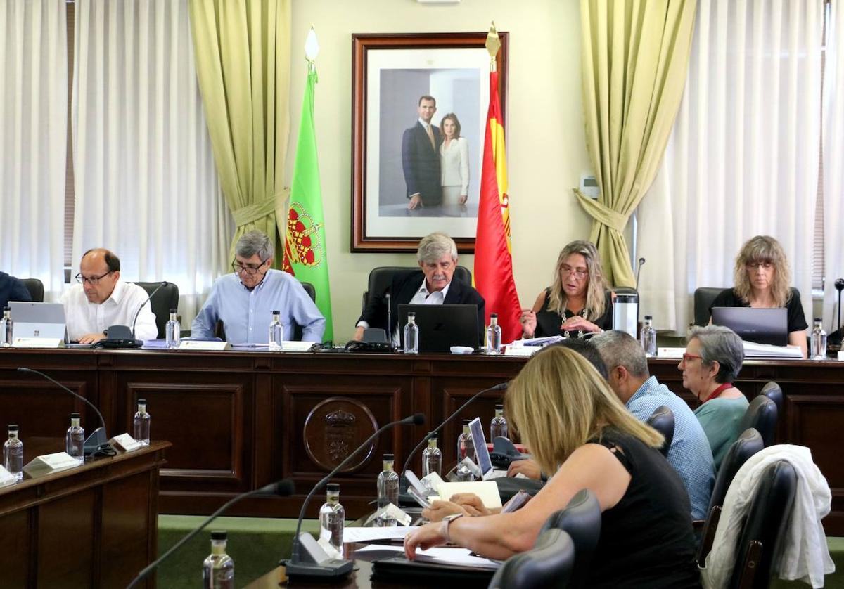 Reunión del consejo de gobierno de la Universidad de León.