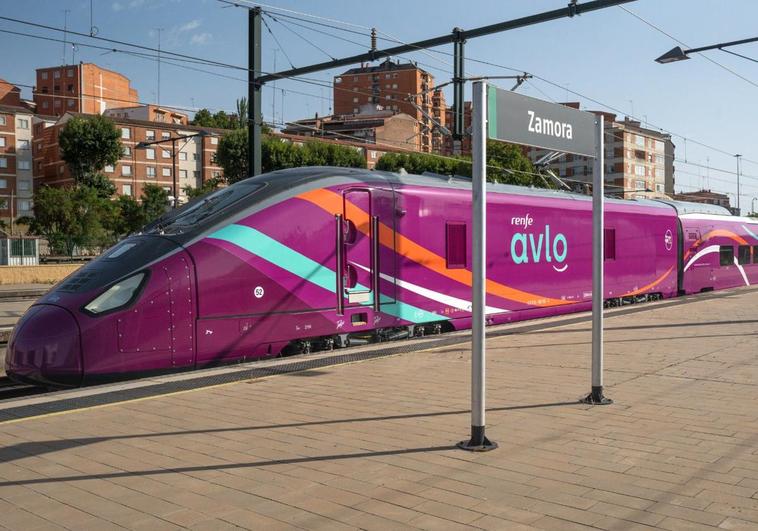 El tren de prueba de Avlo a su paso por Zamora.