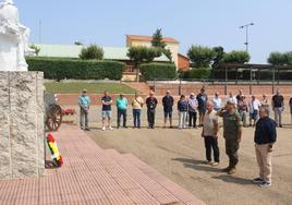 Visita de antiguos soldados a la base Conde de Gazola.