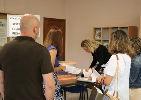 Imagen secundaria 1 - Todo listo en el colegio electoral de El Albéitar.