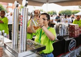 La cervea es la protagonista de la feria más multitudinaria de la zona.