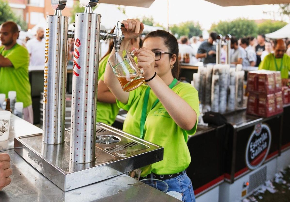 La cervea es la protagonista de la feria más multitudinaria de la zona.