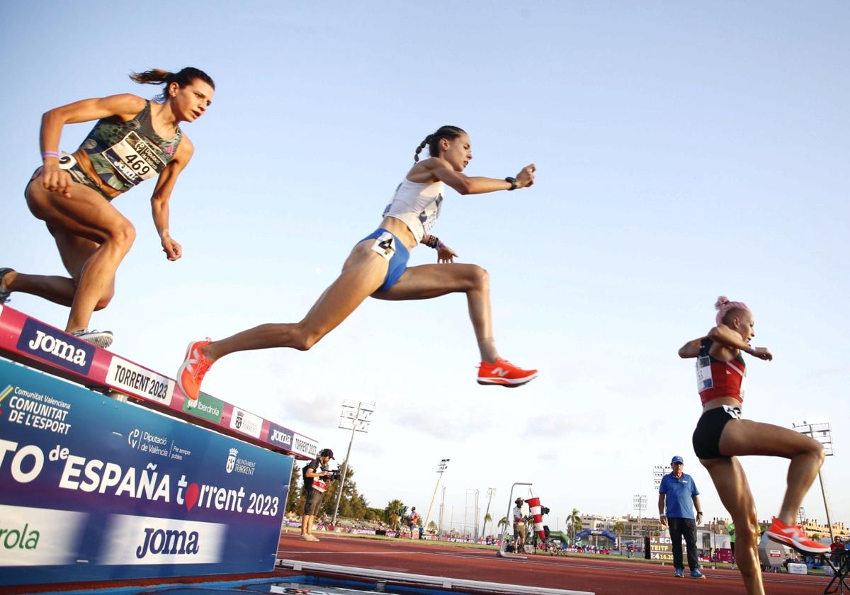 Prueba de los 3.000 obstáculos del campeonato de España de atletismo disputada en la localidad valenciana de Torrent.