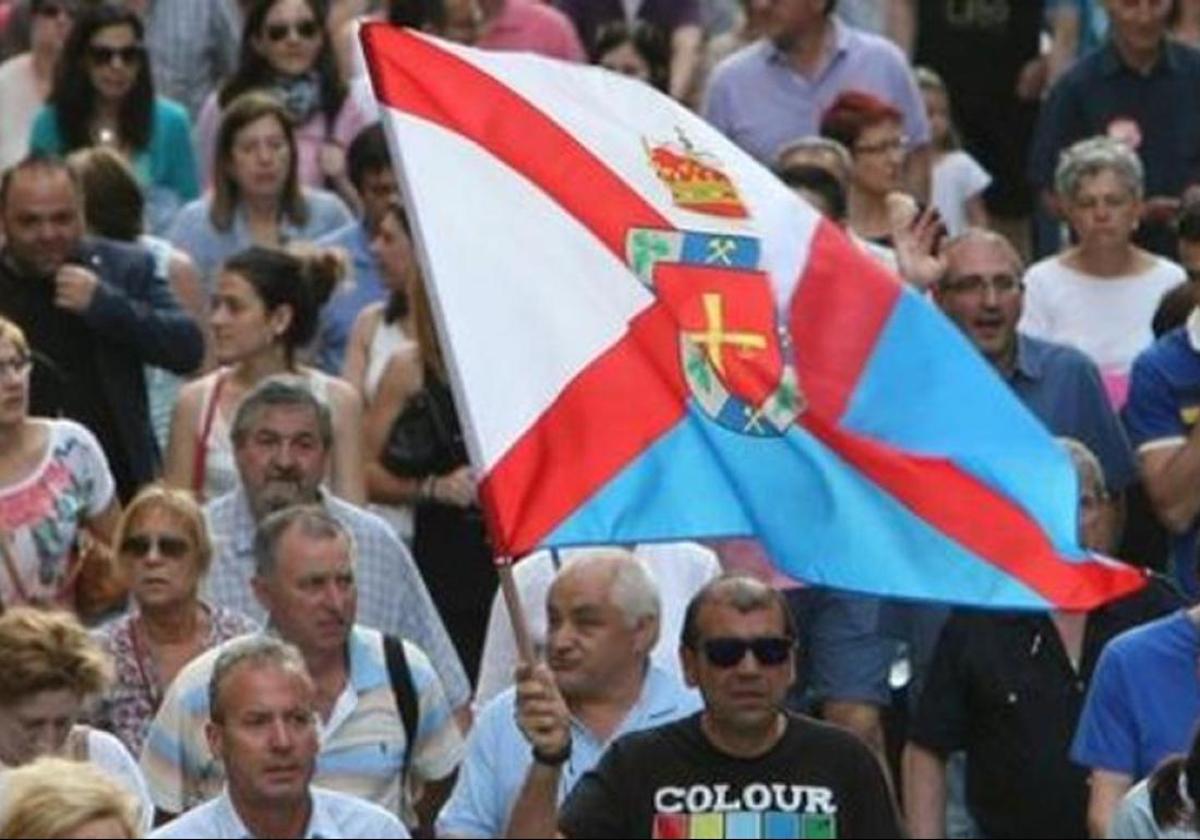 Imagen de archivo de una bandera de El Bierzo en una manifestación.