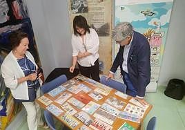 Visita del delegado territorial de la Junta en León, Eduardo Diego a la exposición temporal de la Biblioteca de León.