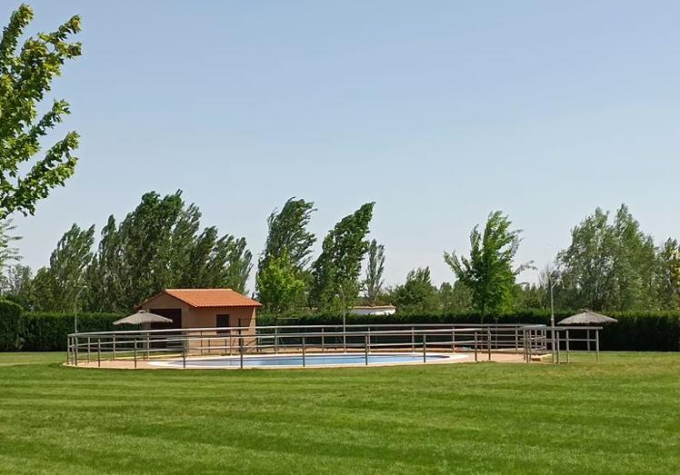 Imagen principal - Las piscinas de Gordoncillo, para todos los leoneses