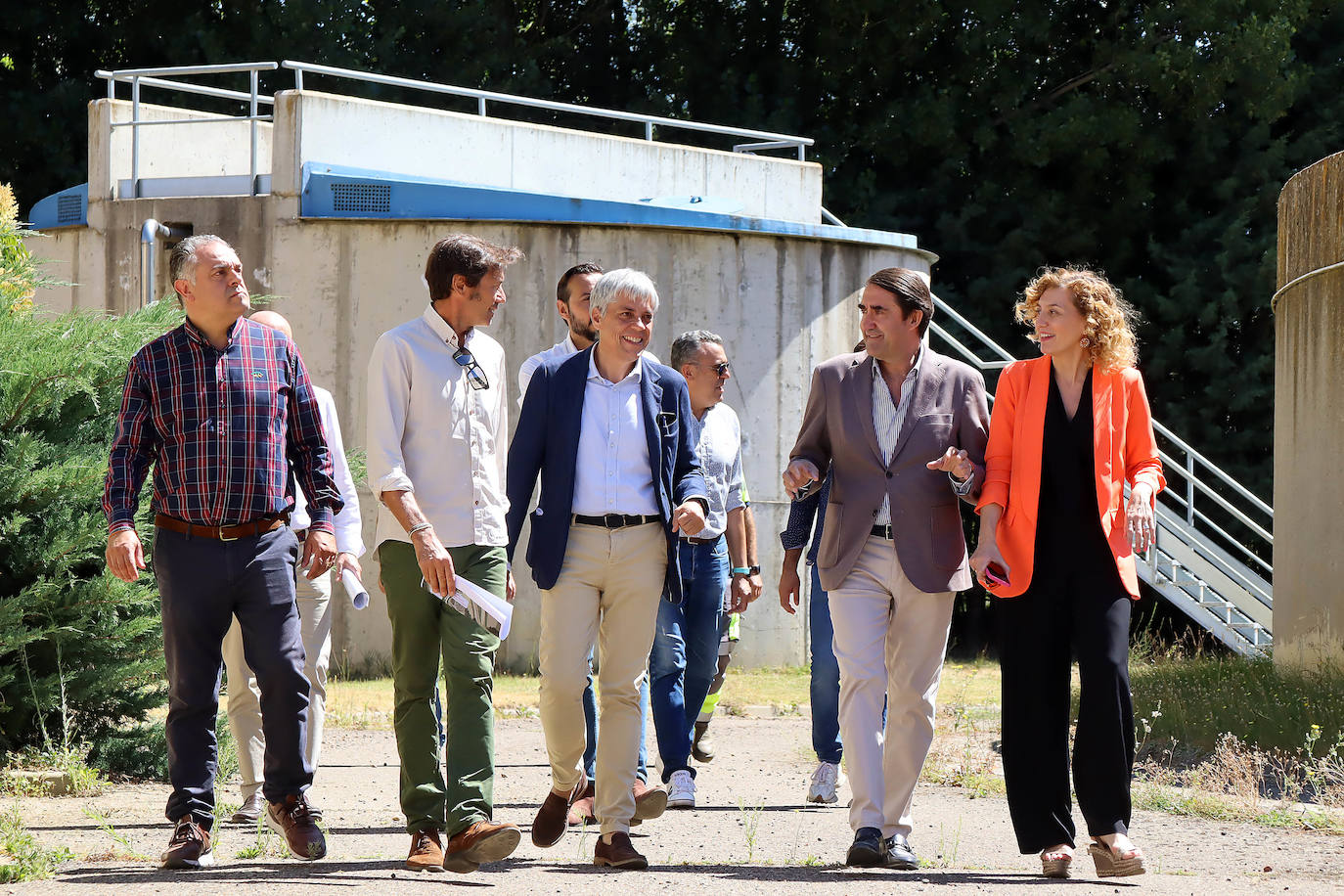 El consejero de Medio Ambiente visita las obras de mejora de la EDAR de Astorga