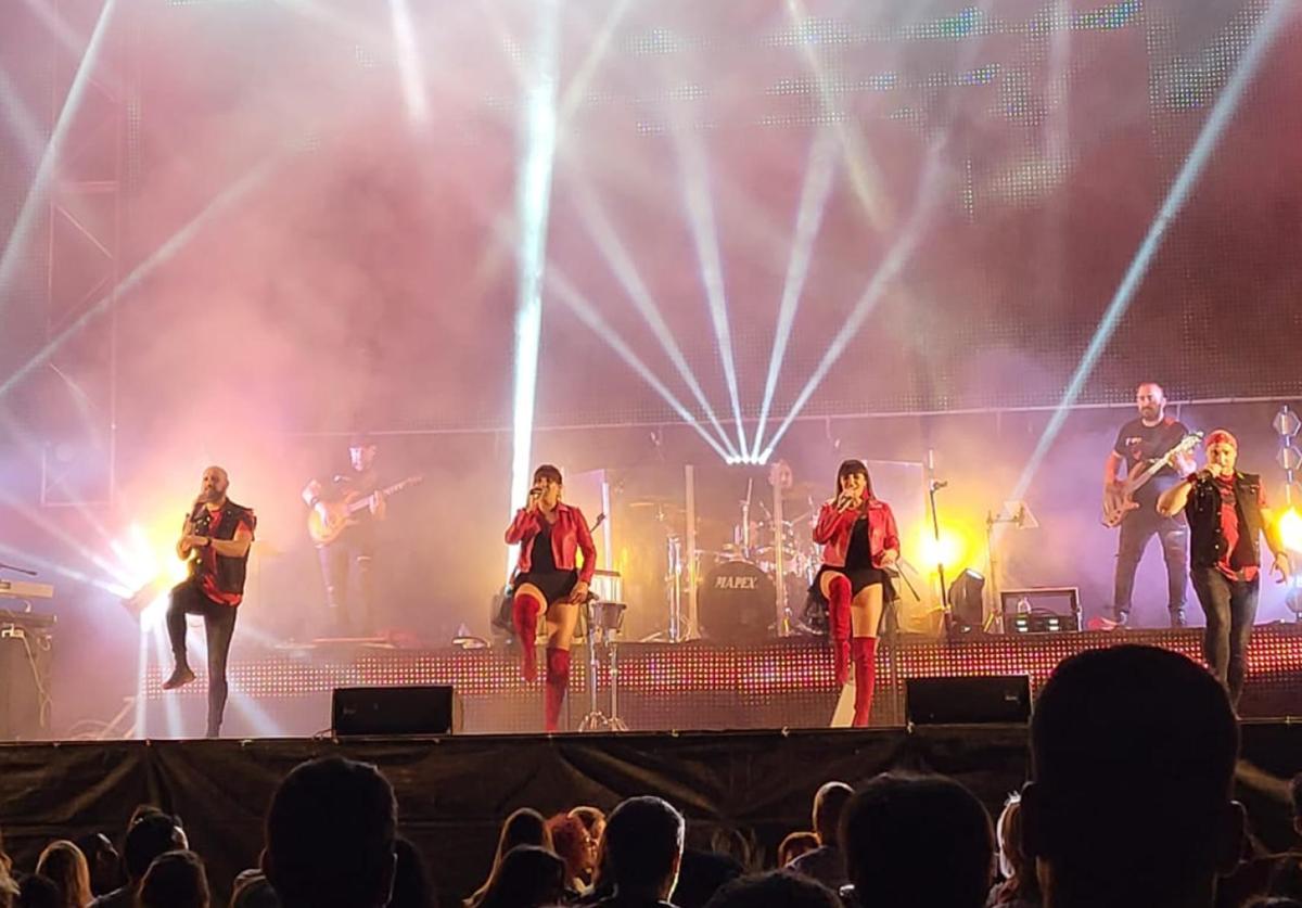 Orquesta durante las fiestas de San Juan y San Pedro.