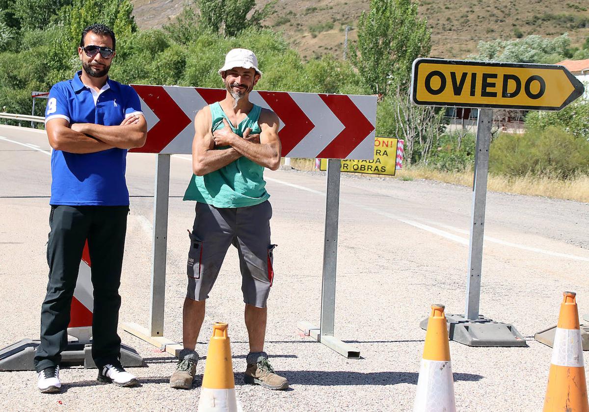 Vecinos de La Vid en el corte del tráfico junto al túnel.