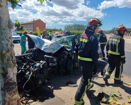 Tres heridos tras chocar contra un árbol en Carrizo