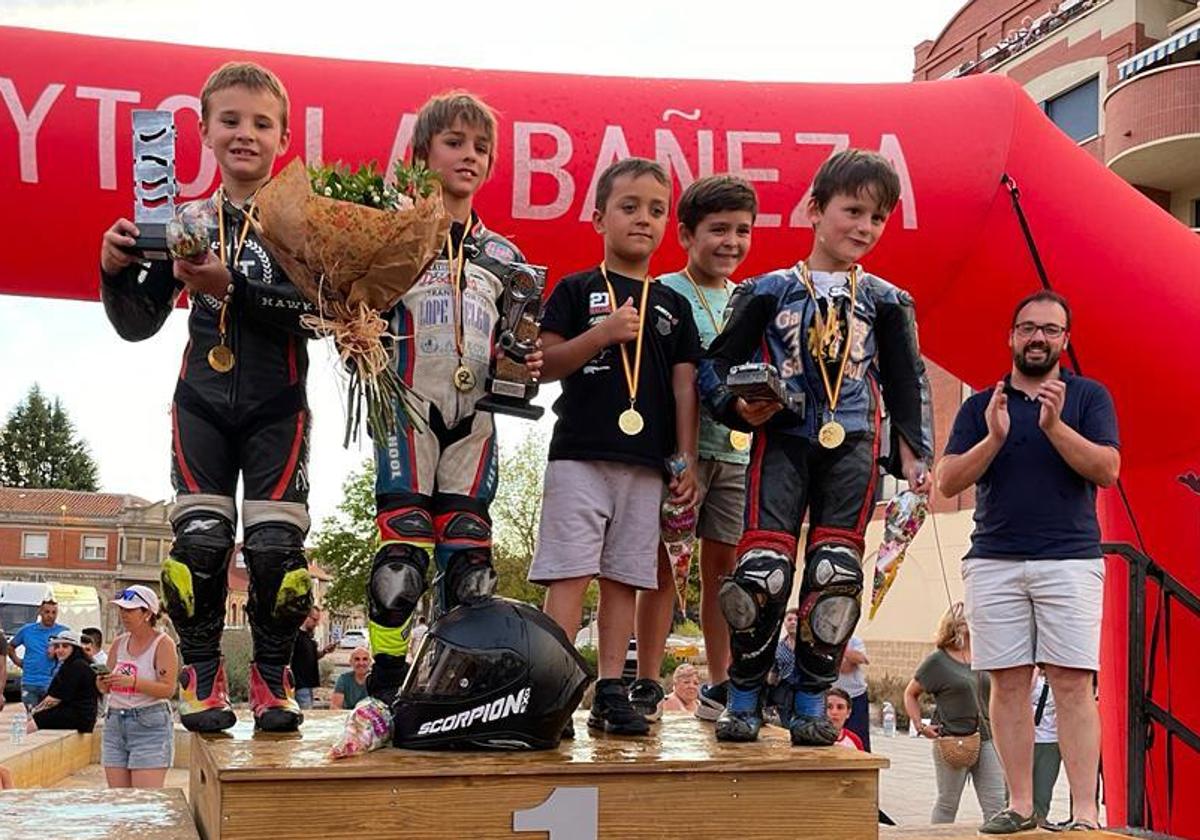 Cerca de 60 pilotos disputan la XI Carrera de Minimotos Ciudad de La Bañeza