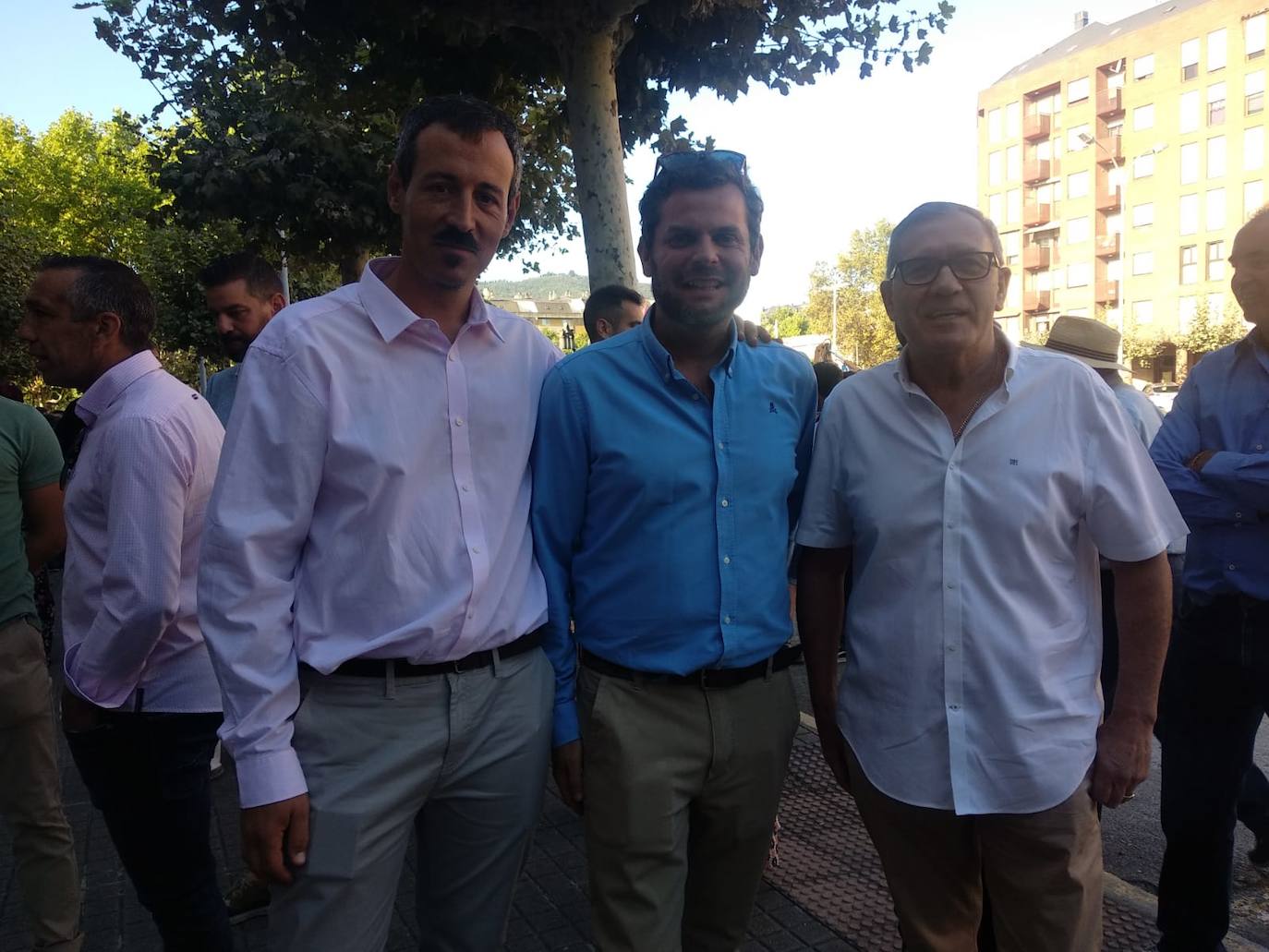 Javier Santiago Vélez a la entrada de los Juzgados de Ponferrada