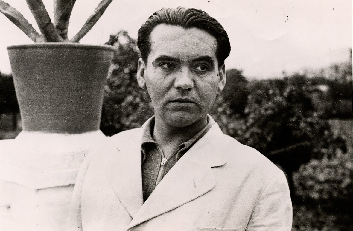 García Lorca: «Una sola palabra no haría otra cosa que profanar la grandeza de la Catedral de León»