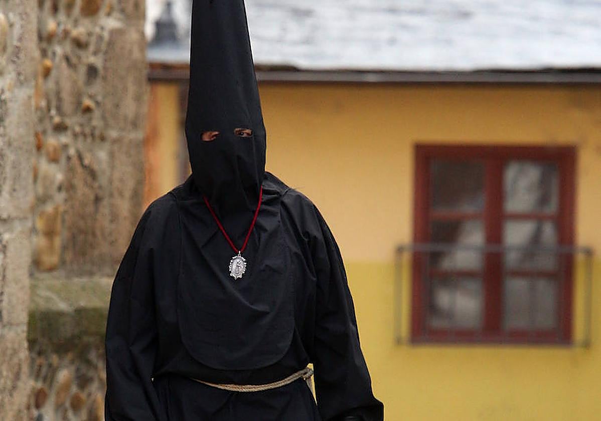 Salida del Nazareno Lambrión Chupacandiles.