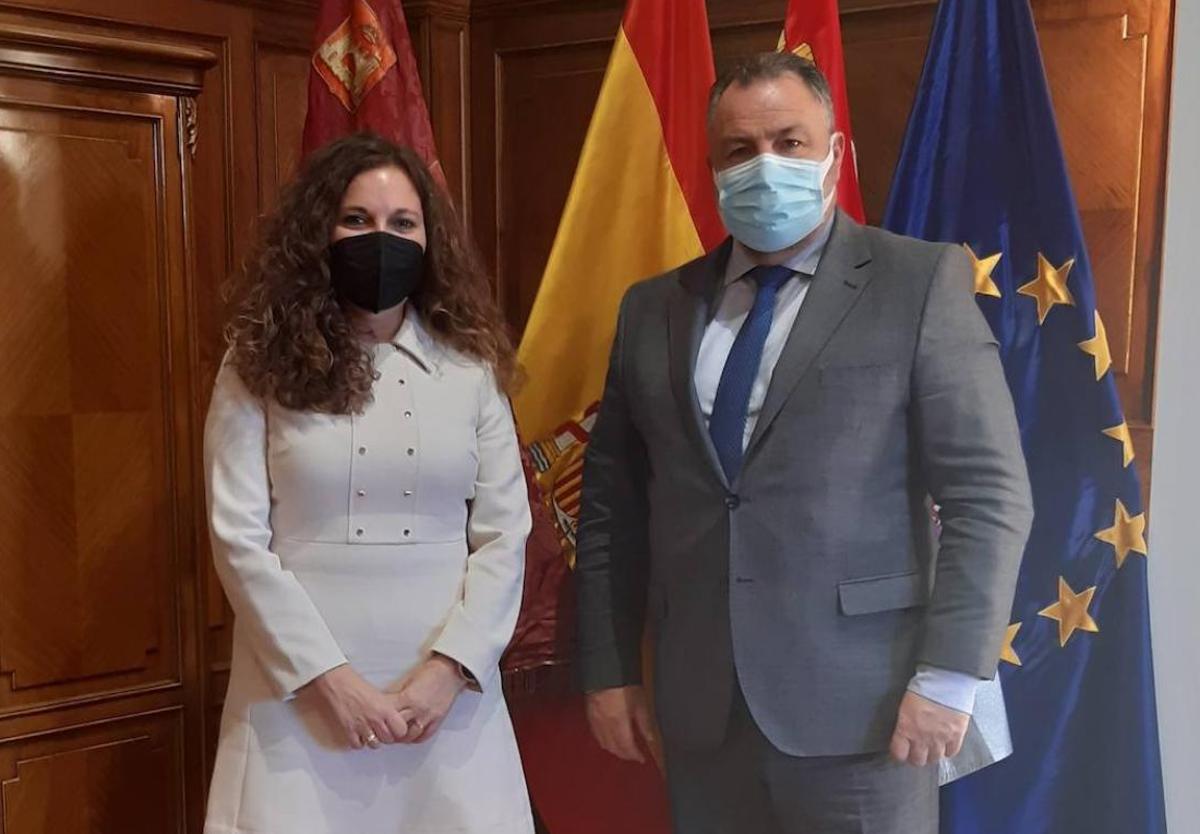 Silvia Cao y Eduardo Morán en un encuentro durante la pandemia.