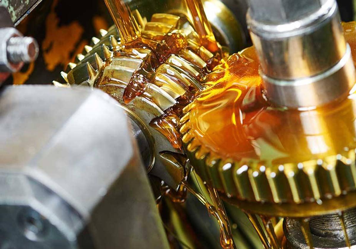 Castilla y León transforma casi 9.000 toneladas de aceite industrial usado en lubricantes y energía