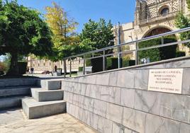 Anfiteatro de la plaza San Marcos de León en el que se instalará un punto de recogida y deposito de libros de poesía.