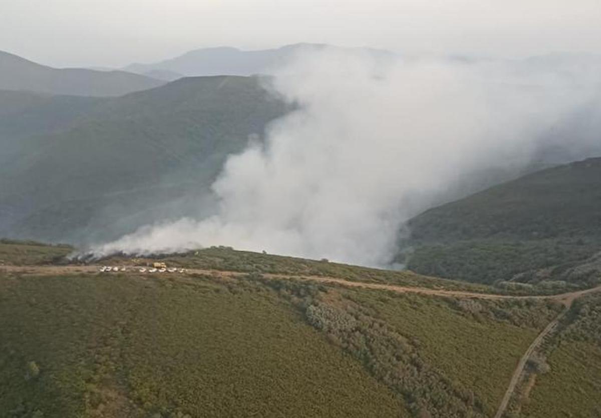 Baja a nivel 0 el incendio de Busmayor al no existir riesgo para la población y poder ser controlado