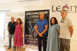 José Manuel Contreras, promotor del evento, la concejala de Turismo, Mercedes Escuredo, el alcalde de León, José Antonio Diez y Jesús Marcos, de Artistik Producciones