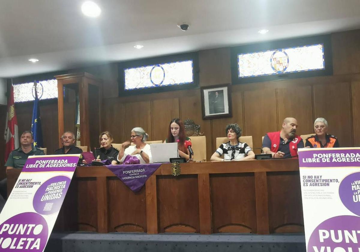 Presentación el pasado año de los puntos violeta en Ponferrada.