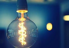 El precio de la luz vuelve a repuntar este lunes