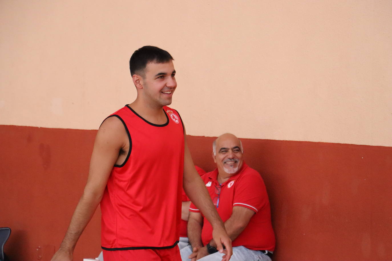 Un jugador de la Cultural en el primer entrenamiento.