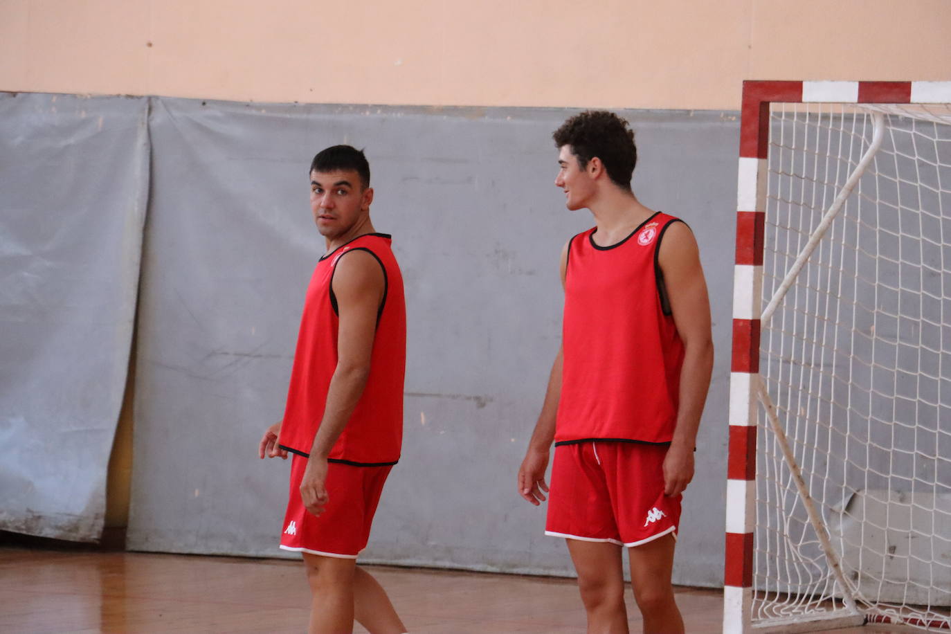 Jugadores de la Cultural en el entrenamiento.